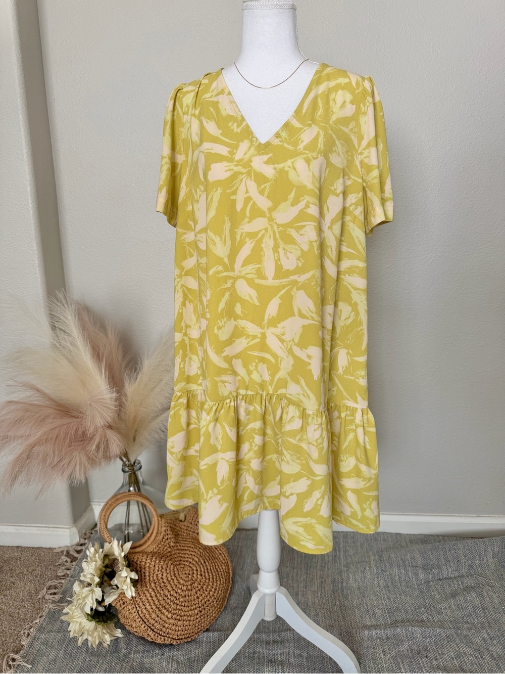 A New Day - Yellow Floral V-Neck Short Sleeve Dress